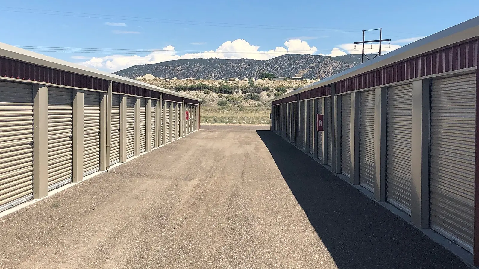 Outdoor drive-up corridor between two rows of storage units